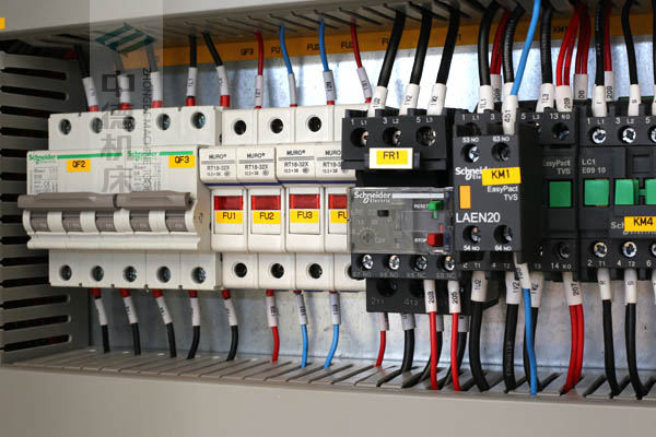 ZDPE8025接纳法国入口正品施耐德元气件，不变耐用寿命长.jpg