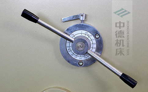 ZDS-640剪板机刀片空隙手动调理器,刻度清淅,调理省力又简洁.jpg ZDS-640剪板机刀片空隙手动调理器,刻度清淅,调理省力又简洁.jpg
